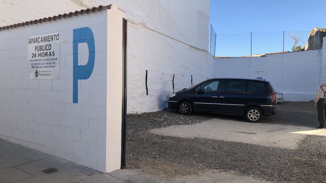 Aparcamiento situado en la calle Fernández Franco