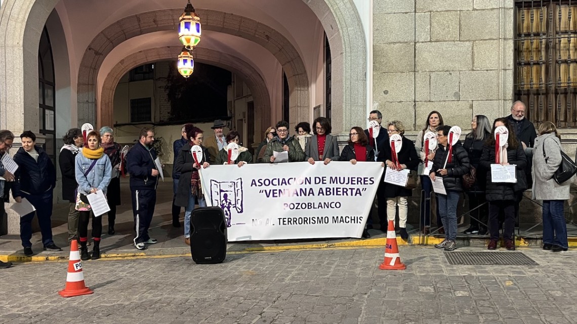 Concentración convocada por Ventana Abierta contra la violencia machista