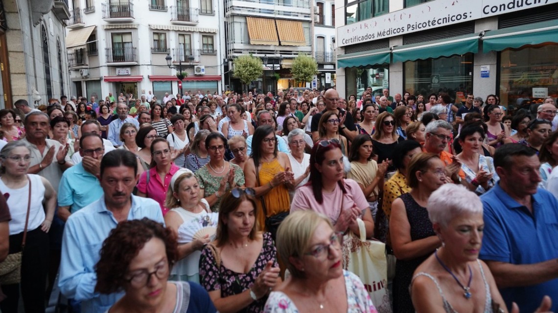 Concentración a las puertas del Ayuntamiento