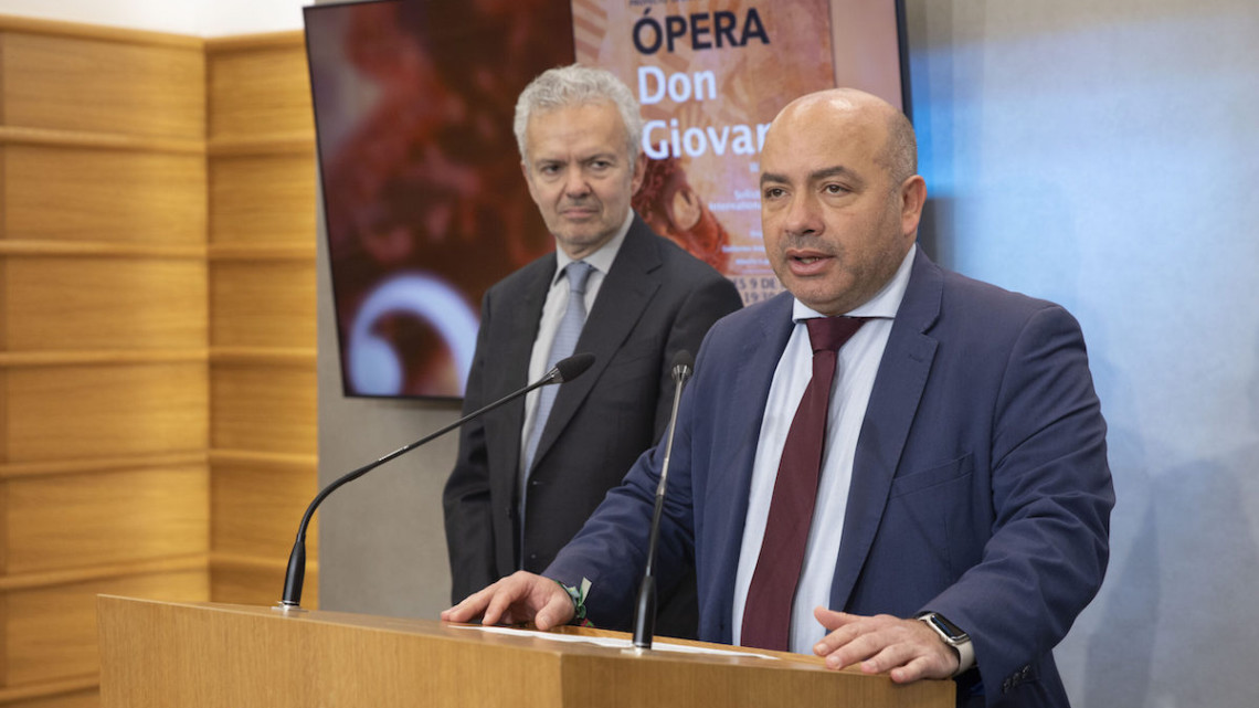 Gabriel Duque durante la presentación de la ópera