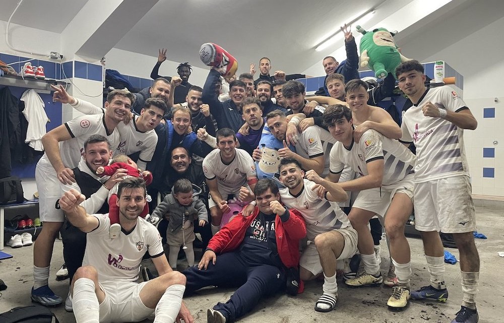 Los jugadores del Pozoblanco celebrando la victoria