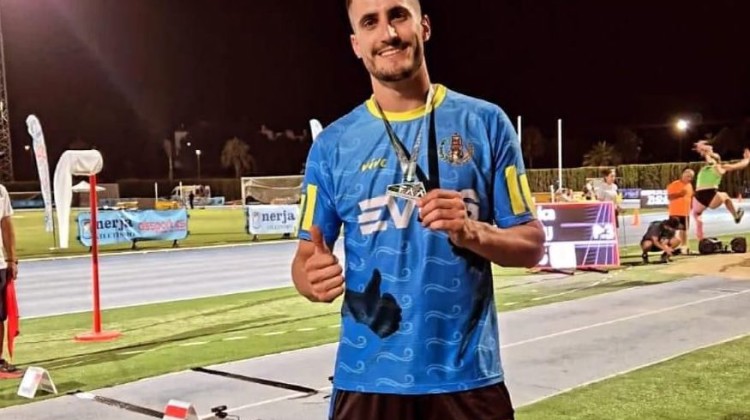 Ángel Romero con su medalla de plata