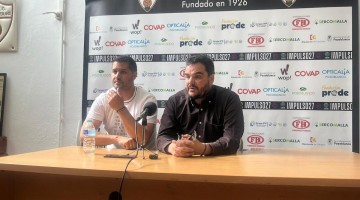Antonio Jesús Cobos junto al presidente del Pozoblanco Sergio Galán