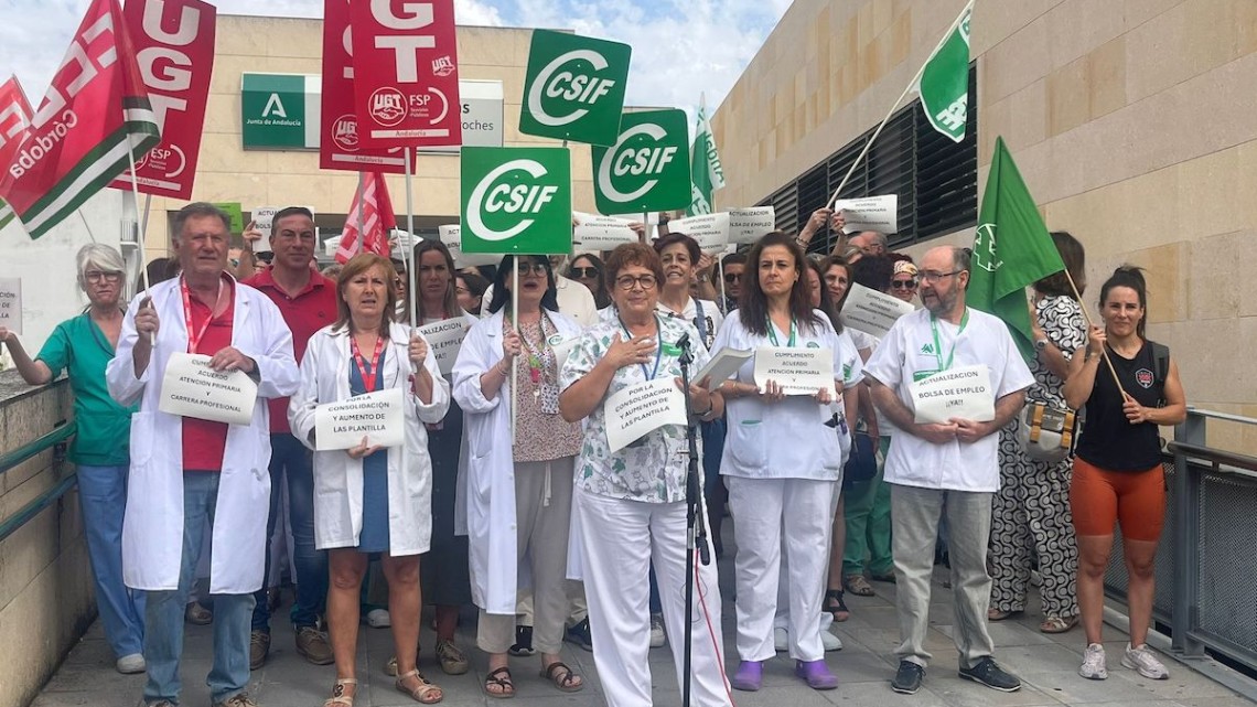 Concentración a las puertas del Hospital de Pozoblanco