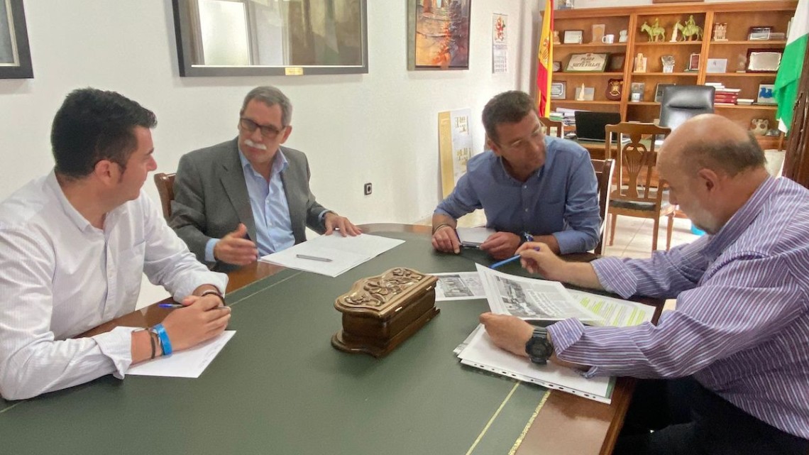 Los alcaldes de Pedroche y Torrecampo con el delegado territorial de Educación