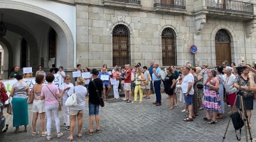 Imágenes de la concentración pidiendo la residencia de mayores