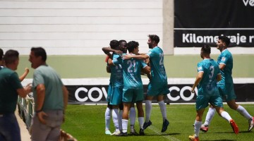 Los jugadores del Pozoblanco celebrando el tanto de Diawara