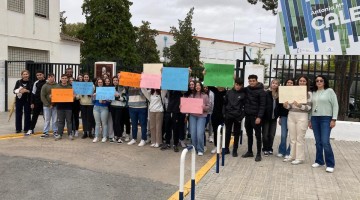 Alumnado del IES Calero durante la concentración