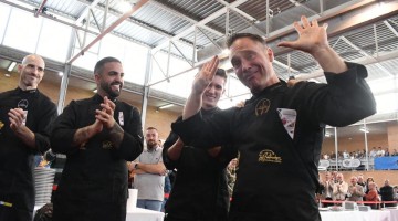 José Alcobendas en el momento de saberse ganador. Foto: Feria del Jamón de Villanueva de Córdoba