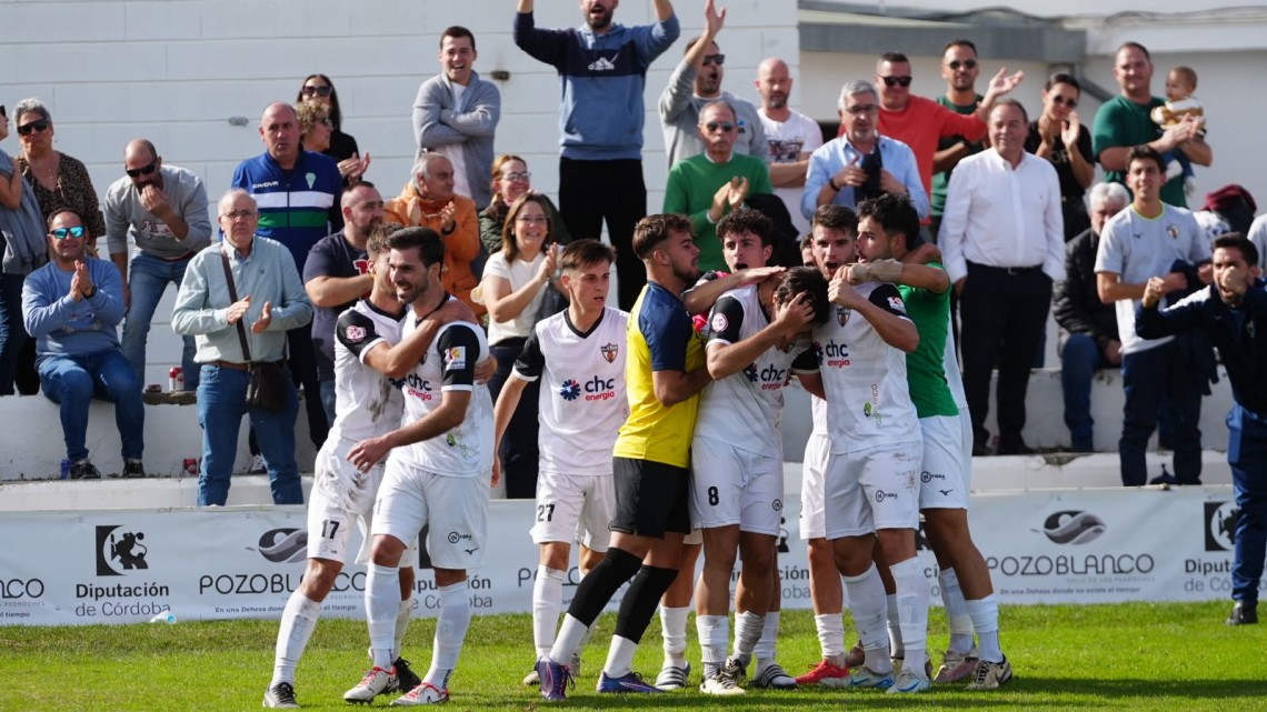 El Pozoblanco celebrando un gol