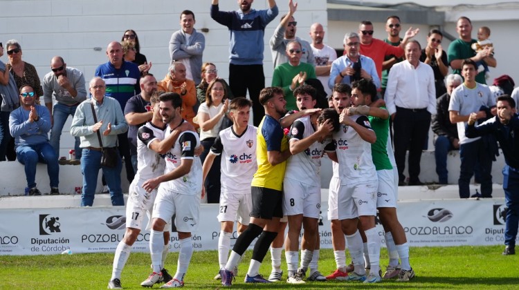 El Pozoblanco celebrando un gol