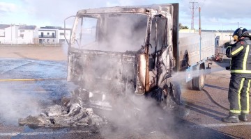 Camión incendiado