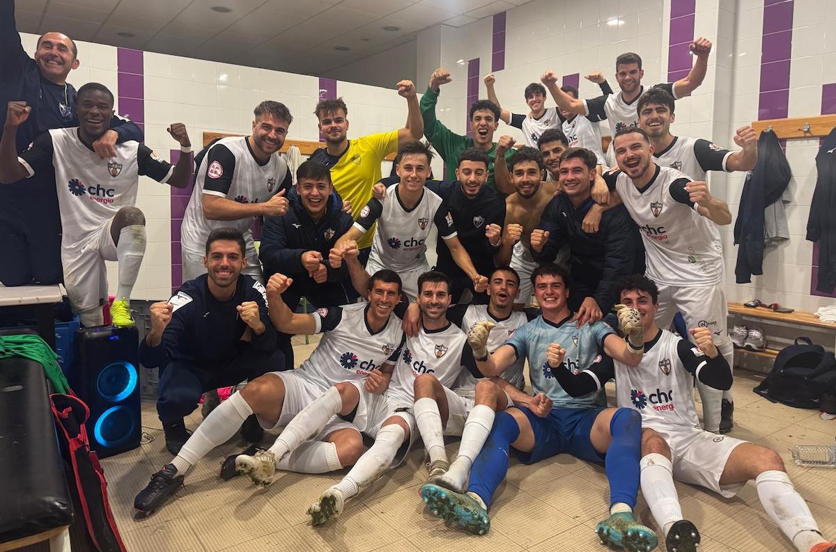 Los jugadores del Pozoblanco celebrando la victoria