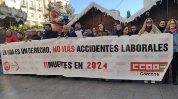 Imagen de la concentración de CCOO y UGT