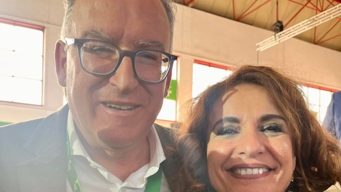 Juan Díaz junto a María Jesús Montero