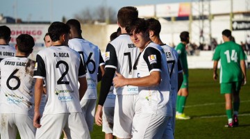 Migue Sánchez en el partido en el que cumplió cien encuentros con el Pozoblanco