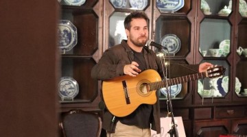 Titín durante el concierto en el Palacio de Viana. Foto: Sofar Sounds Córdoba