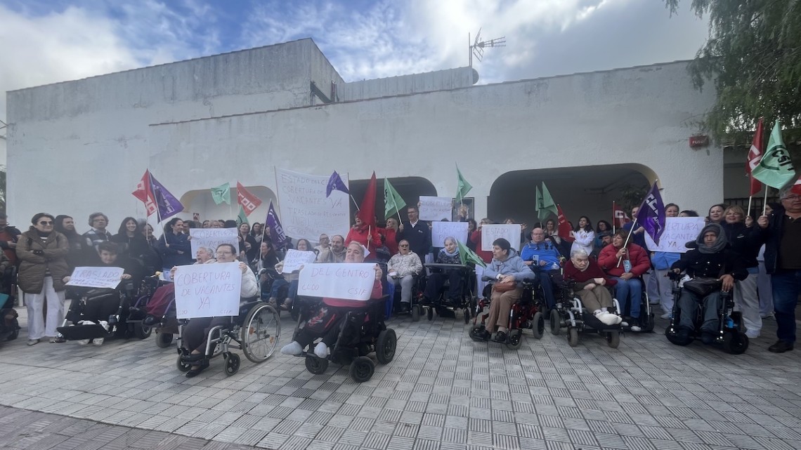 Trabajadores y residentes del CAMF