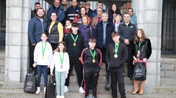 Los deportistas han sido recibidos en el Ayuntamiento de Hinojosa del Duque